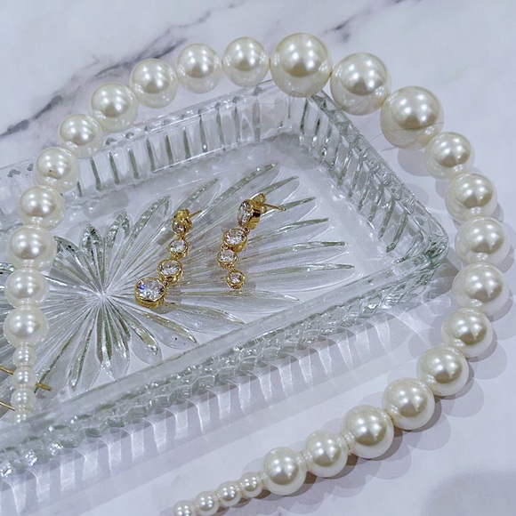 NWT Completed Works 💎 Cubic Zirconia & Gold Asymmetrical Crystal Drop Earrings - Picture 16 of 16